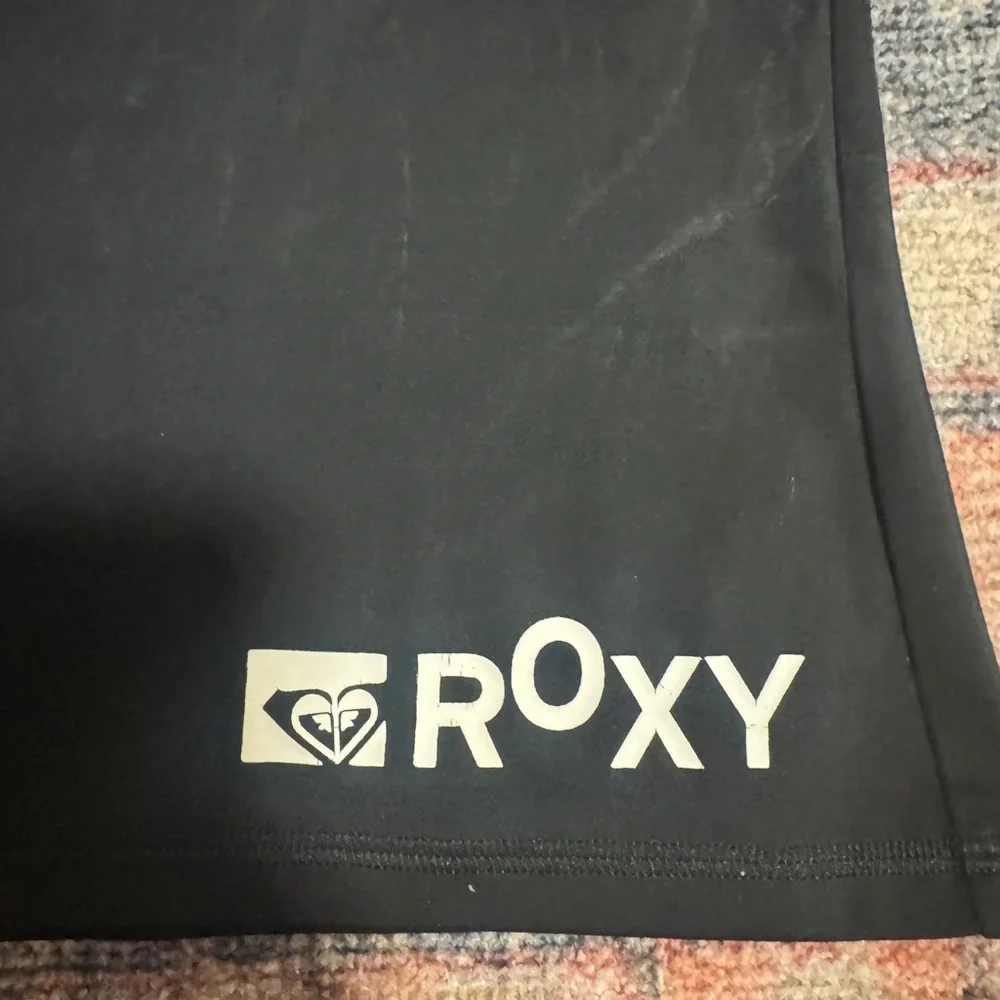RARE VINTAGE Roxy Black Short Sleeve Rash Guard - Picture 2 of 3